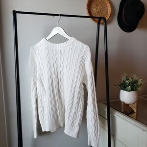 ▪︎Tahari▪︎ Academia White Sweater